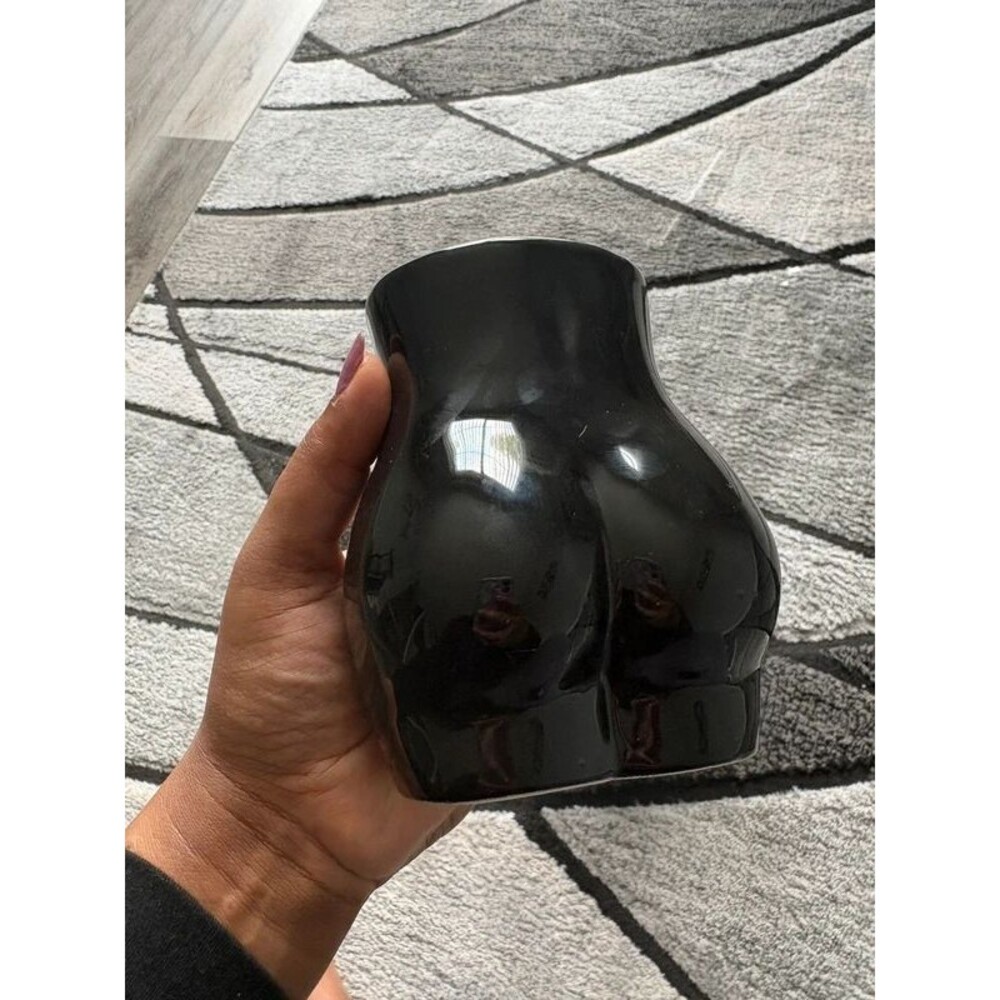 Black Butt vase with butterflies